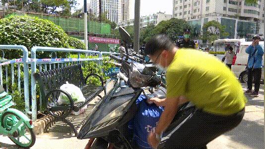 DƬ